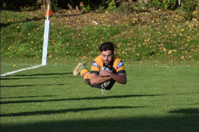 Tom Webb scores a try for Newent. Photo: Georgina Gardner.