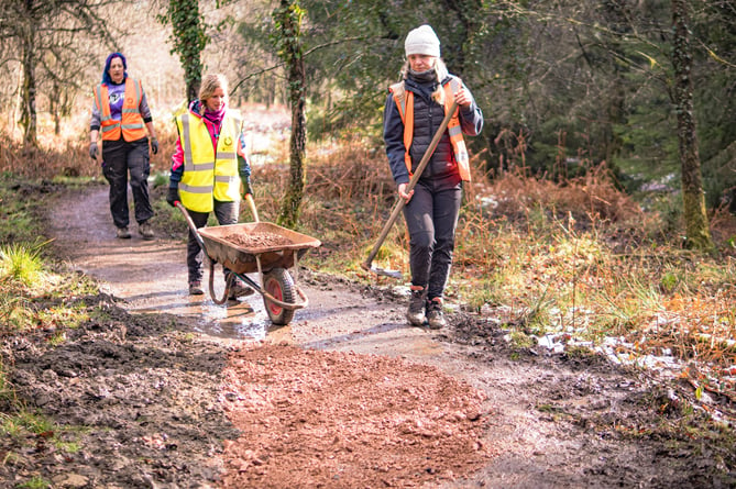 Dean Trail Volunteers at work